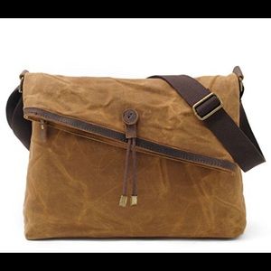 Tom clovers messenger shoulder bag